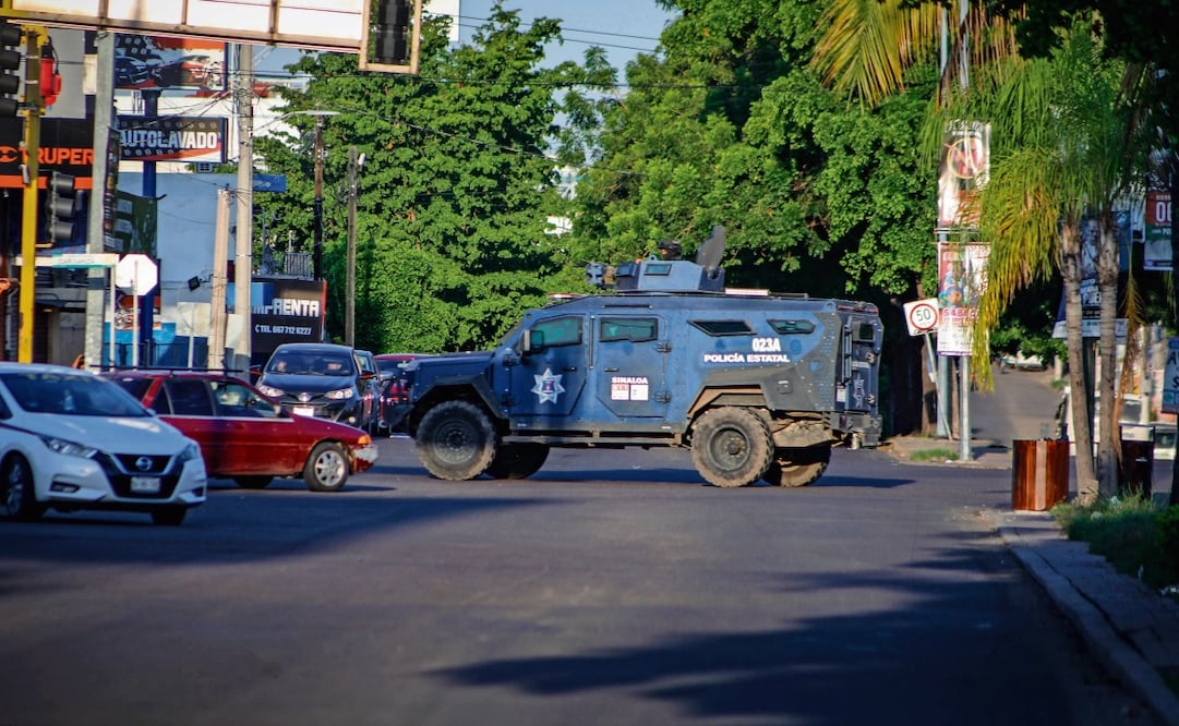 Policías estatales y militares fueron desplegados en diversas zonas
para controlar la violencia que se desató en la capital de Sinaloa. Foto: José Betanzos | Cuartoscuro