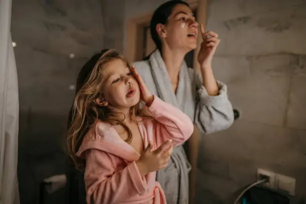 La rutina de skincare de mamá debe tener productos básicos. Foto: Unsplash