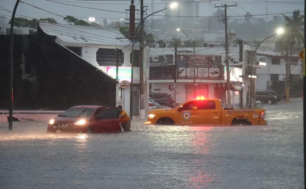 Fuertes lluvias y vientos en Sinaloa dejan un muerto y caos en la capital del estado. Foto: Especial