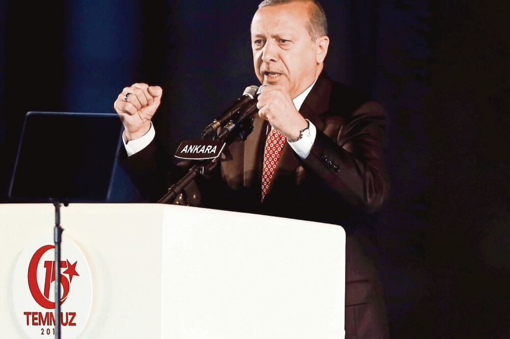 El presidente Recep Tayyip Erdogan advirtió que actuará contra los que participaron en el golpe de Estado (UMIT BEKTAS. REUTERS)