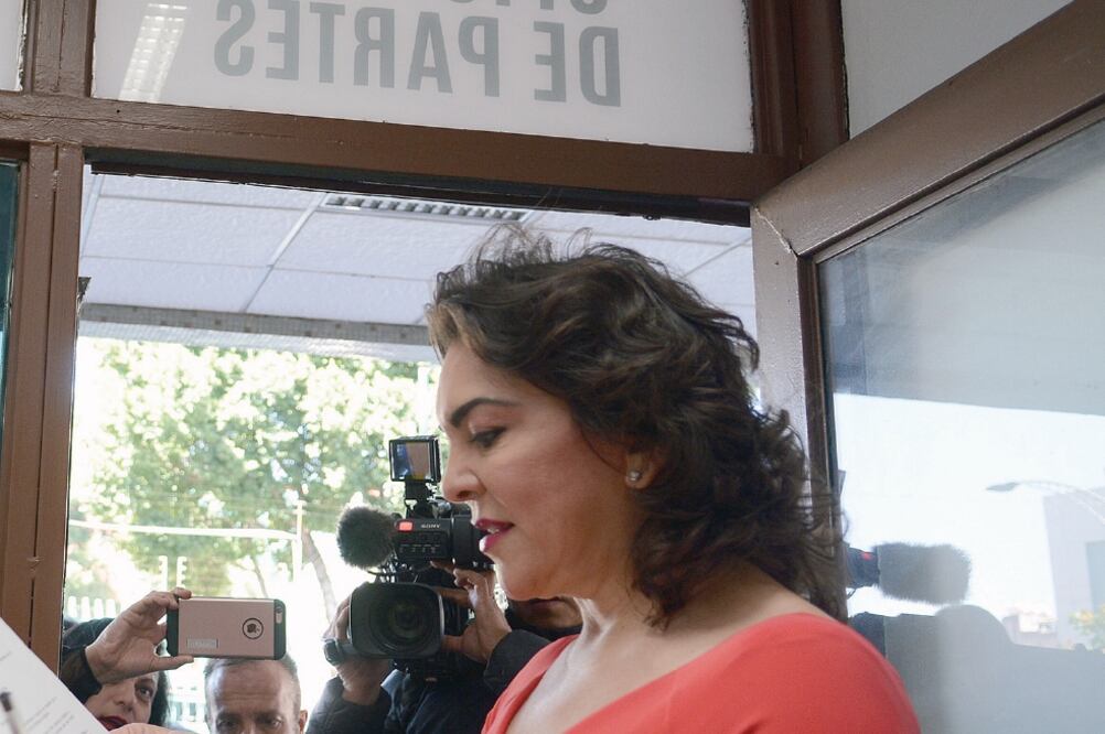 Propuesta. La ex gobernadora de Yucatán entregó ayer en la Oficialía de Partes del partido la misiva dirigida a Ochoa Reza (CORTESÍA)