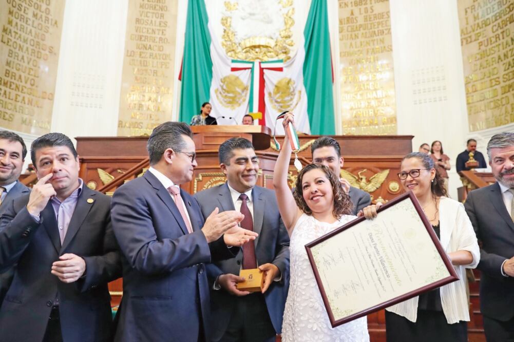 Distinción. La reportera Diana Villavicencio, de esta casa editorial, fue galardonada por la Asamblea Legislativa en la categoría de nota informativa. ()