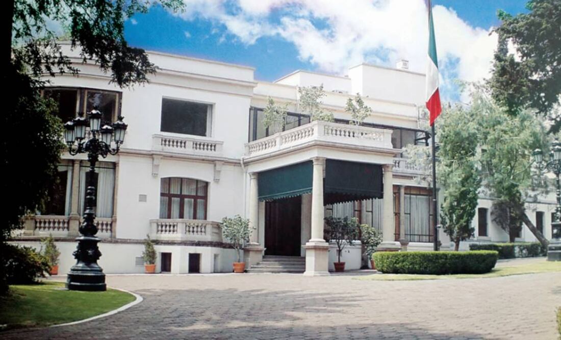Imagen de la Casa Alemán, una de las edificaciones que se han anexado a la Residencia Oficial a lo largo de su historia, es el edificio emblema FOTO: TOMADA DEL LIBRO “LOS PINOS. ÉSTA ES TU CASA”