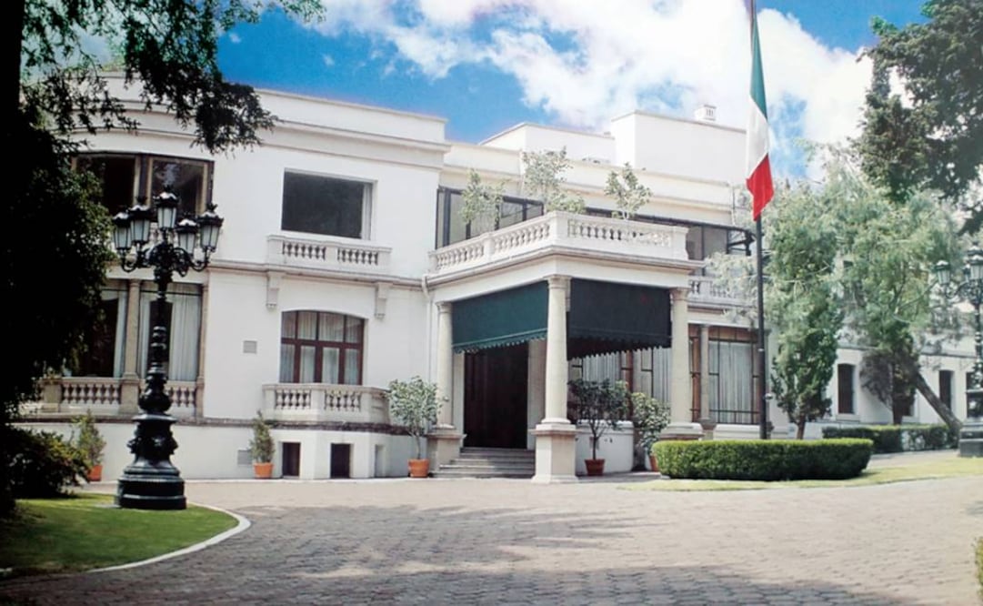 Imagen de la Casa Alemán, una de las edificaciones que se han anexado a la Residencia Oficial a lo largo de su historia, es el edificio emblema FOTO: TOMADA DEL LIBRO “LOS PINOS. ÉSTA ES TU CASA”