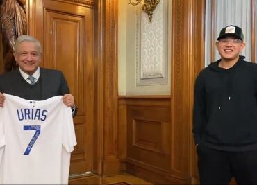 AMLO recibe a Julio Urías, campeón de Serie Mundial