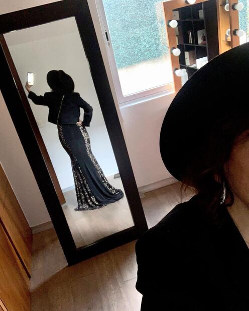 Los grandes ventanales del departamento de Rebecca Jones. Foto: Instagram @la_rebeccajones