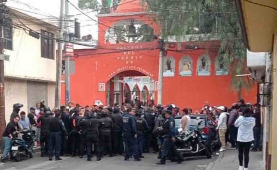 Después de la detención los dos hombres de entre 35 y 40 años, fueron trasladados a instalaciones de la fiscalía en delitos de alto impacto número 50 en la colonia Jardín, alcaldía Azcapotzalco. Foto: Juan Carlos Williams/EL UNIVERSAL