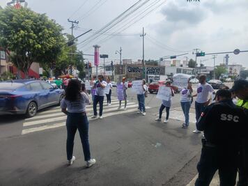 Padres de familia se manifiestan en estación Río Bamba del Metrobús; exigen reapertura de un Cendi