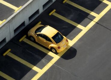 Hombre paga 1.3 millones de dólares por un lugar de estacionamiento