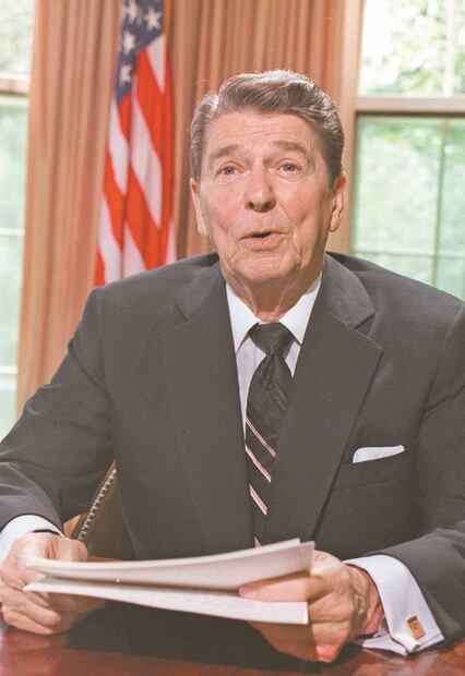 El Foco. Los soldados, a los aeropuertos, y los políticos, a la economía