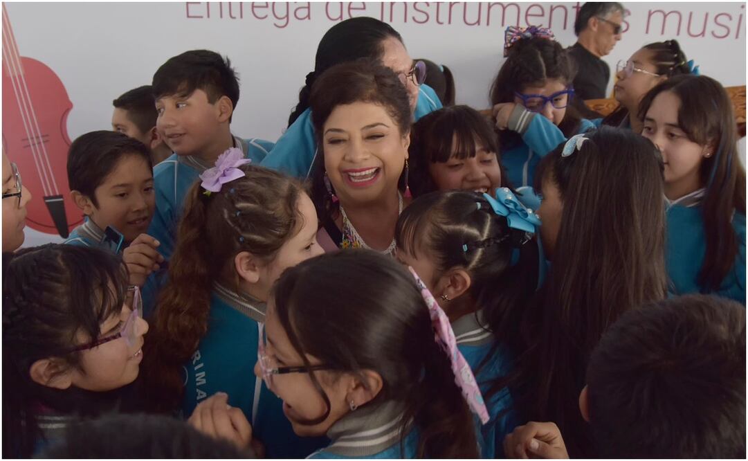 La jefa de Gobierno, Clara Brugada, en la escuela primaria “Gabino Barrera”. Foto: Especial