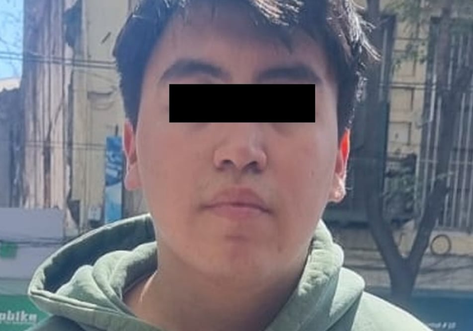 Detienen a joven por presunto robo de tarjetas coleccionables en la alcaldía Cuauhtémoc. Foto: Especial