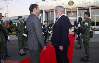 Llega presidente de Guatemala para asistir a investidura de AMLO