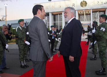 Llega presidente de Guatemala para asistir a investidura de AMLO