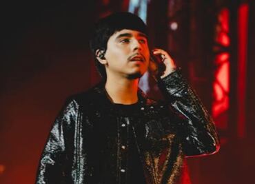 El romanticismo de Iván Cornejo cautiva a Coachella; lo acompaña Greg Gonzalez, vocalista de Cigarettes After Sex