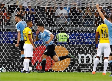 Uruguay aplasta a Ecuador en su debut en Copa América