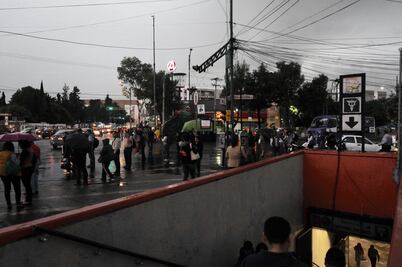 Metro excluye de hechos atípicos de enero, cuando mujer tiró aspas de lavadora en las vías de Línea 9 