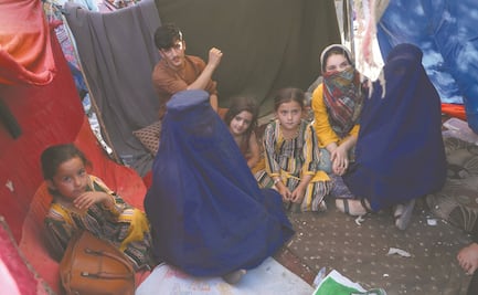 Talibanes prometen respetar derechos de las mujeres