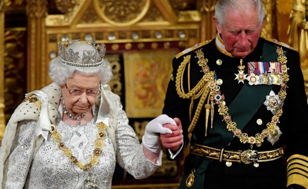 El príncipe Carlos y la reina Isabel II. Foto: BBC