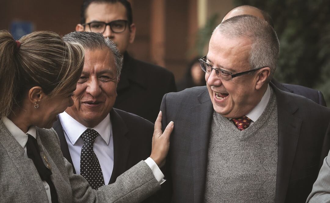 Carlos Urzúa, secretario de Hacienda, al llegar a su comparecencia en la Cámara de Diputados, donde fue ratificado por unanimidad. Foto: JUAN CARLOS REYES. EL UNIVERSAL