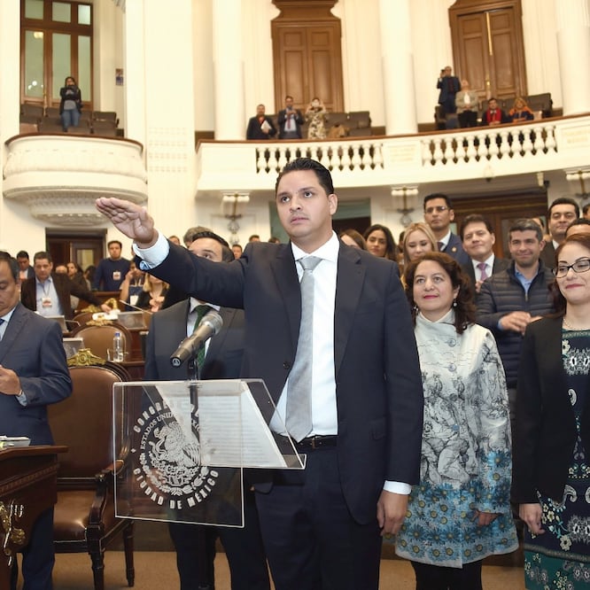 Los cuatro consejeros del InfoCDMX rindieron protesta ante el pleno del Congreso, luego de la crisis de ocho meses que se vivió en el organismo. (ESPECIAL)