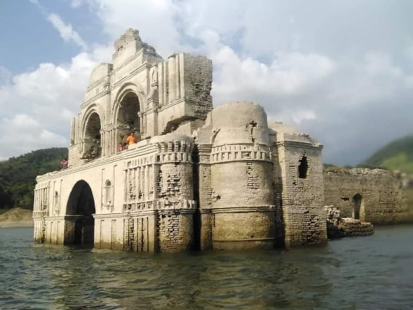 Lánzate a estas 5 iglesias hundidas o enterradas en México
