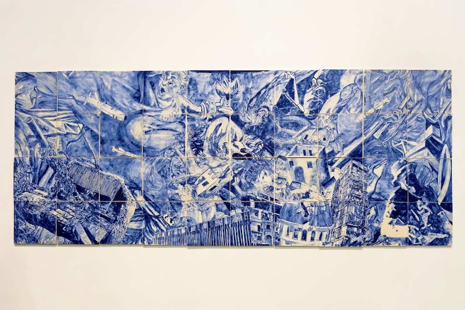 Apocalipsis ahora (2024) es un mural realizado sobre mosaicos de talavera. Crédito: Hugo Salvador/ El Universal