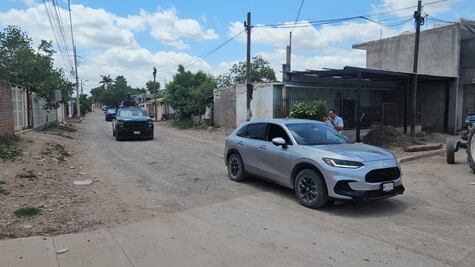 Cae cinco jóvenes con chalecos tácticos, rifles automáticos y cargadores en Aguaruto, Sinaloa; intentaron escapar