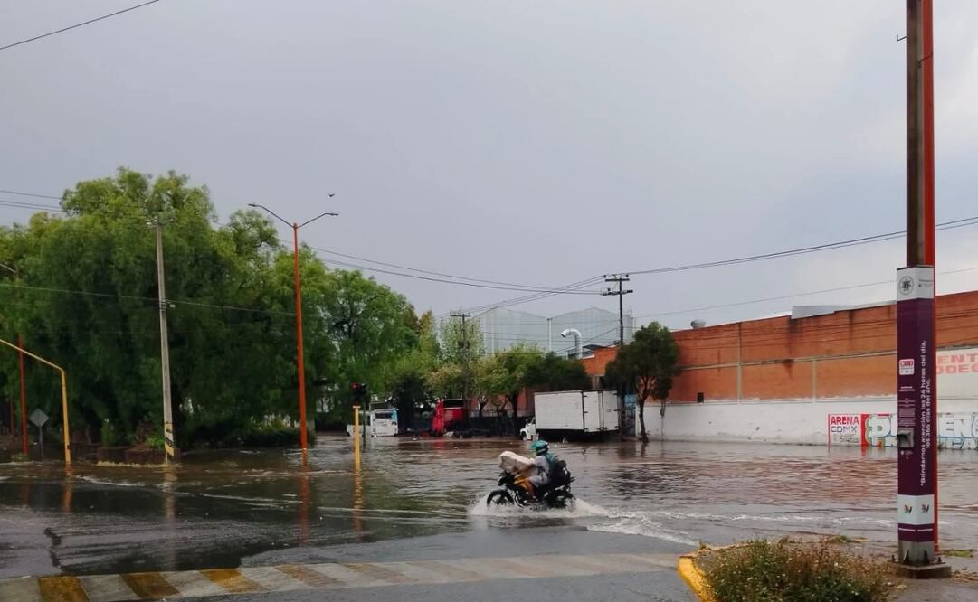 Lluvias en el Edomex provocan encharcamientos en Tlalnepantla; cae granizo en Naucalpan.
Foto: Especial.