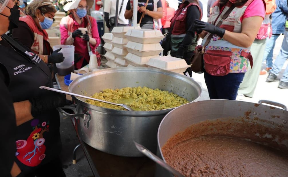 El lugar está acordonado por seguridad y se brinda apoyo a los vecinos, entre contención psicológica y alimentos.
(12/09/26)
Foto: Especial.