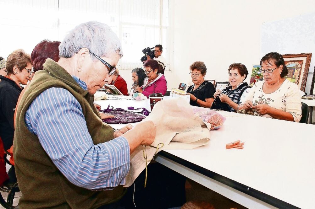 De acuerdo con la Consar, en dos años, el programa “65 y más” es el que ha tenido mayor crecimiento entre la población de escasos recursos (ARCHIVO EL UNIVERSAL)