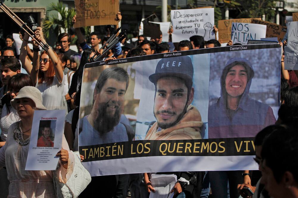 Fotografía de una marcha por los estudiantes de cine. Cuarto Oscuro