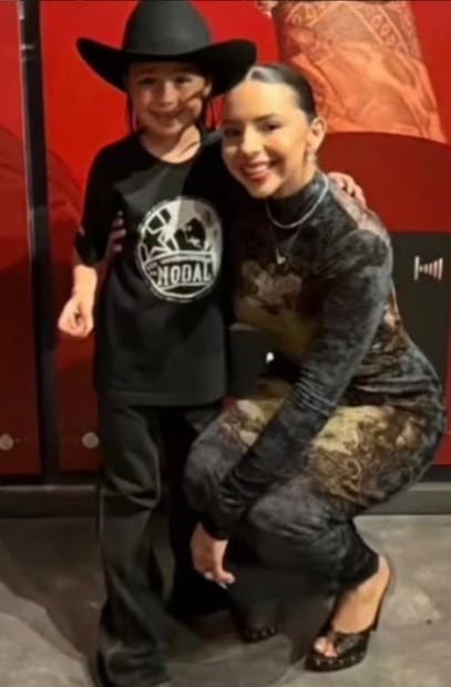 Fan de Christian Nodal pidió conocer a Ángela Aguilar.