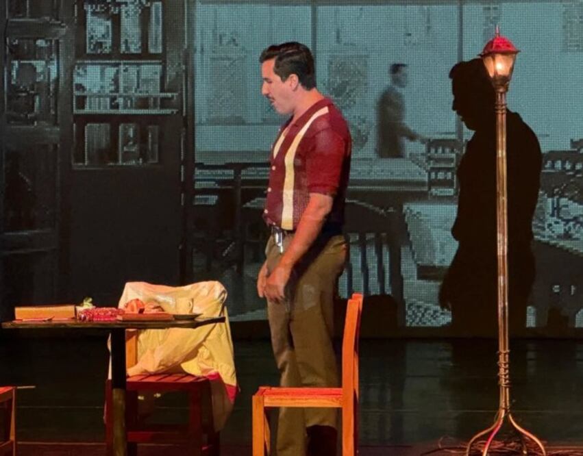 El barítono Alejandro Paz interpretó a Fidel en Café Habana de la ópera Tríptico Mexicano. Crédito: Facebook de Alex Paz Lasso