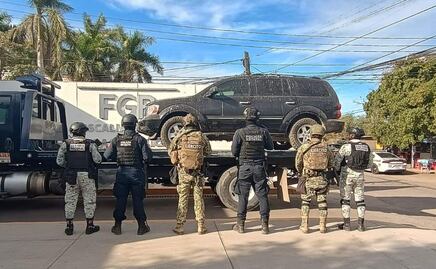 Aseguran armas y vehículos abandonados en el poblado de Oso Viejo, Sinaloa; encuentran presunta droga