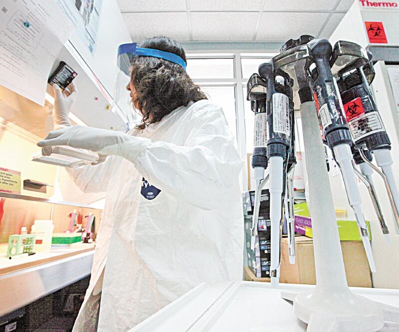 El pago le garantiza a México contar con opciones de compra para adquirir dosis de inoculación del portafolio de COVAX. ARCHIVO EL UNIVERSAL