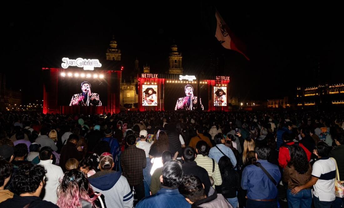 Los aplausos estallan cuando aparecen los arreglos sinfónicos del concierto original de 1990 proyectados en pantalla gigante. Foto: Hugo Salvador/EL UNIVERSAL.