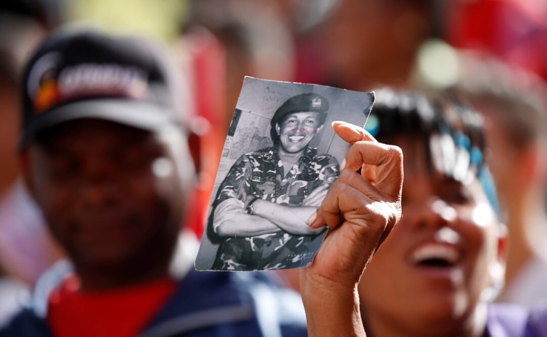 Partidarios del régimen oficial, frente al Palacio de Miraflores (Reuters)