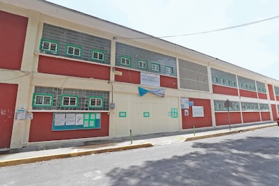 Escuelas endeudan a estados