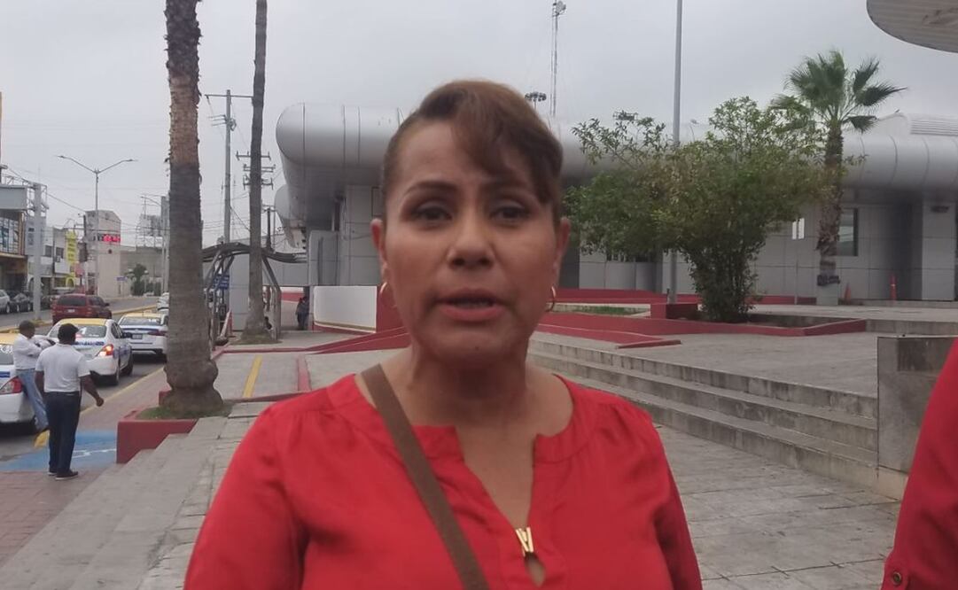 Con lágrimas en los ojos, Alicia Vargas Beltran agradece a las mujeres que salvaron a su hijo de ser privado de la libertad. Foto: especial