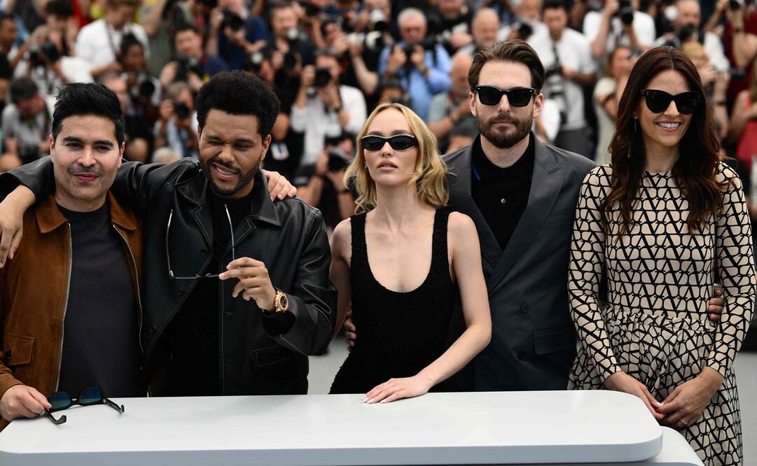 El elenco de la serie salió a defenderla tras las críticas que recibió durante su presentación en Cannes. Foto: AFP