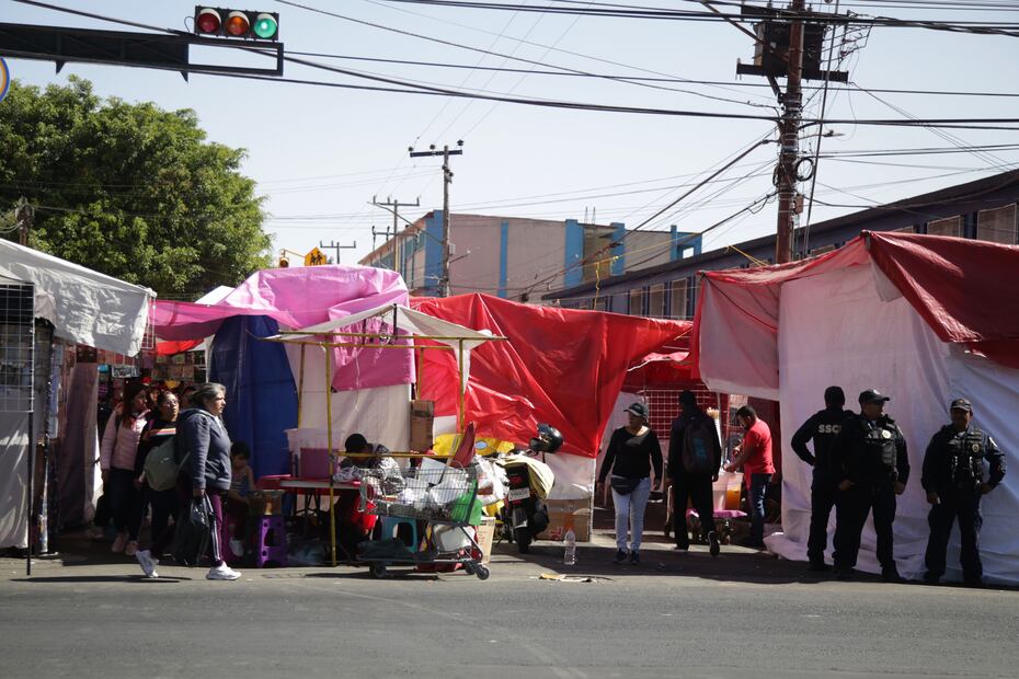 Tianguis de Rojo Gómez por Día de Reyes Magos este 4 de enero de 2024. Carlos Mejía EL UNIVERSA