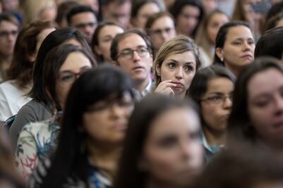 Las mujeres ganan 15% menos que los hombres en Latinoamérica, según la OIT