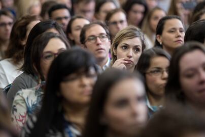 Las mujeres ganan 15% menos que los hombres en Latinoamérica, según la OIT