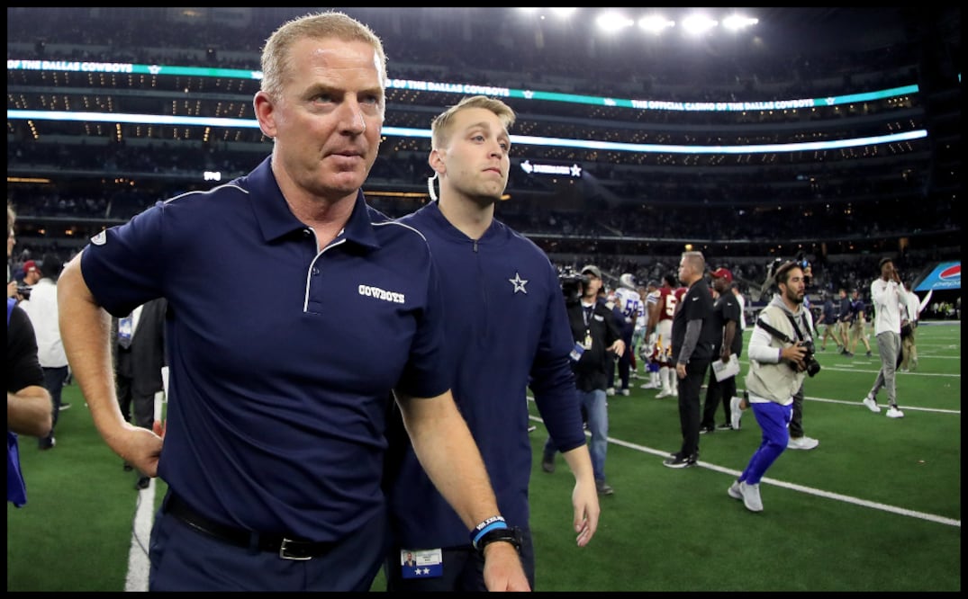 Jason Garrett en un partido con los Cowboys en el ATT Stadium (AFP)