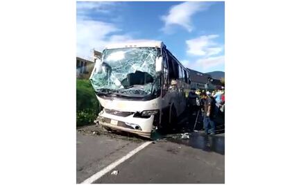 Volcadura en México-Cuernavaca, por piedra arrojada al autobús