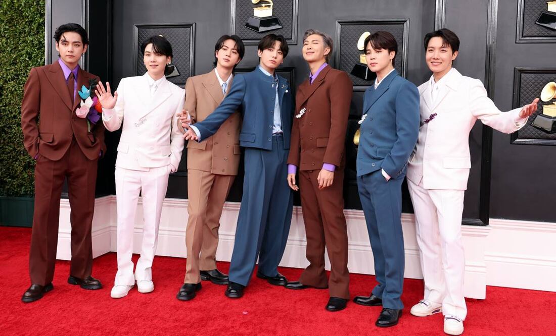 La banda arribó este domingo a la alfombra roja de los Grammy. Foto: AFP