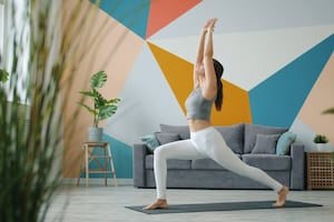 Pilates en casa: 5 ejercicios para mejorar la postura; así puedes reducir la tensión en los hombros
