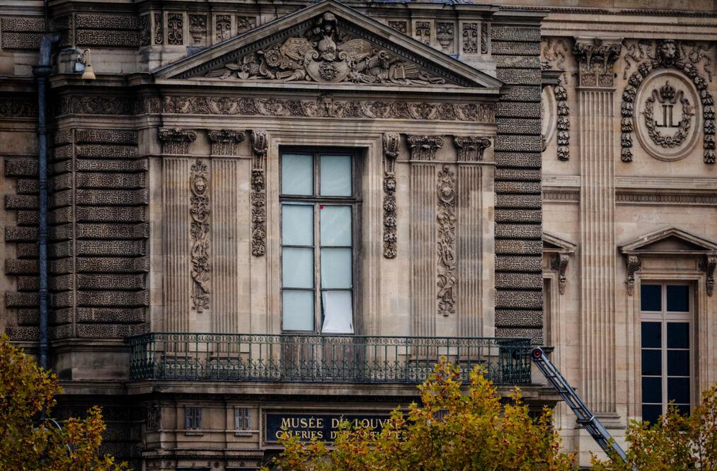 La imagen muestra el montacargas con el que los ladrones del Museo del Louvre ascendieron a la Galería Apolo.
Foto: Dimitar Dilkoff / AFP