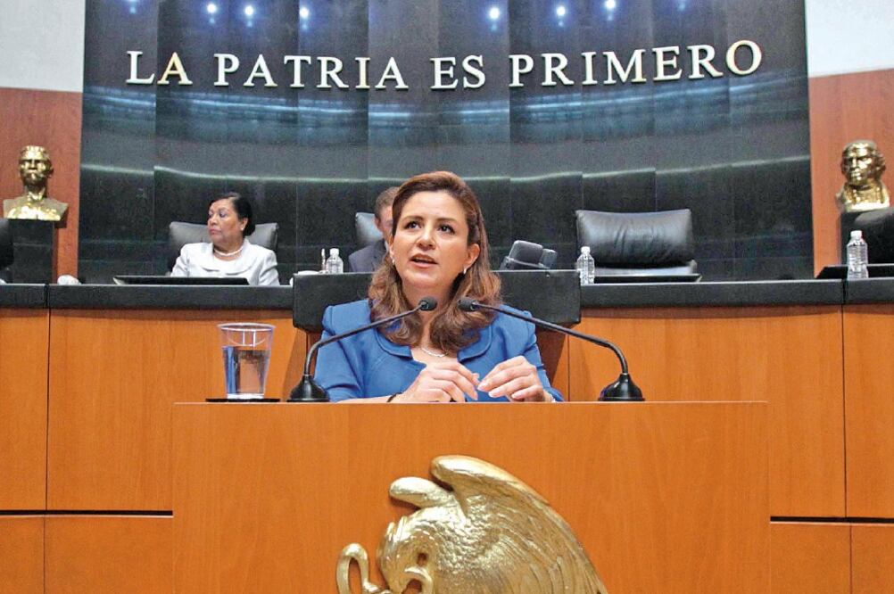 La senadora Martha Tagle acordó con el PAN y el PRD impulsar que la legislación secundaria se realice bajo el esquema de parlamento abierto (ARCHIVO EL UNIVERSAL)